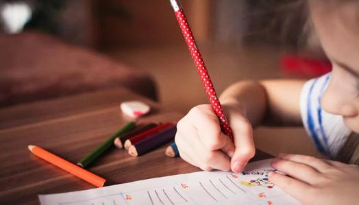 陕西考小学教师资格证需要年龄限制吗？
